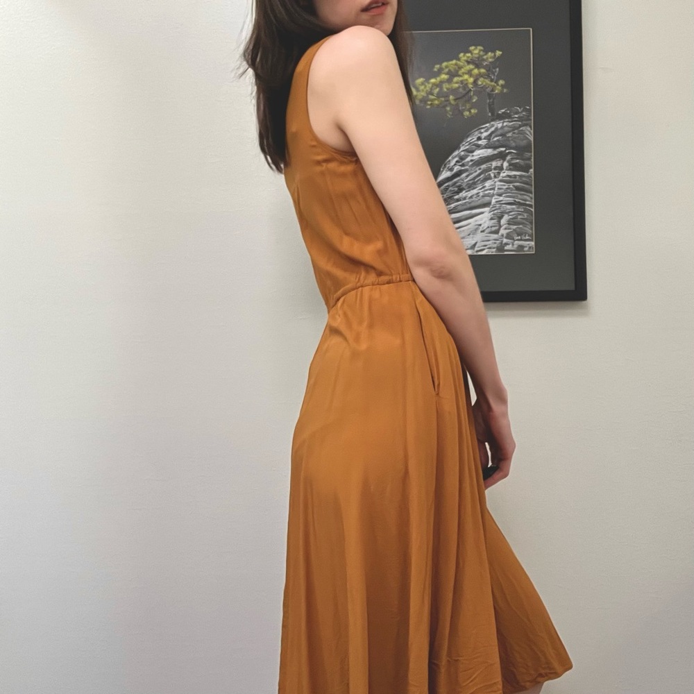 UNIQLO • umber drawstring dress